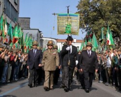 Sfilata con il Labaro Nazionale ANA e la BANDIERA DI GUERRA